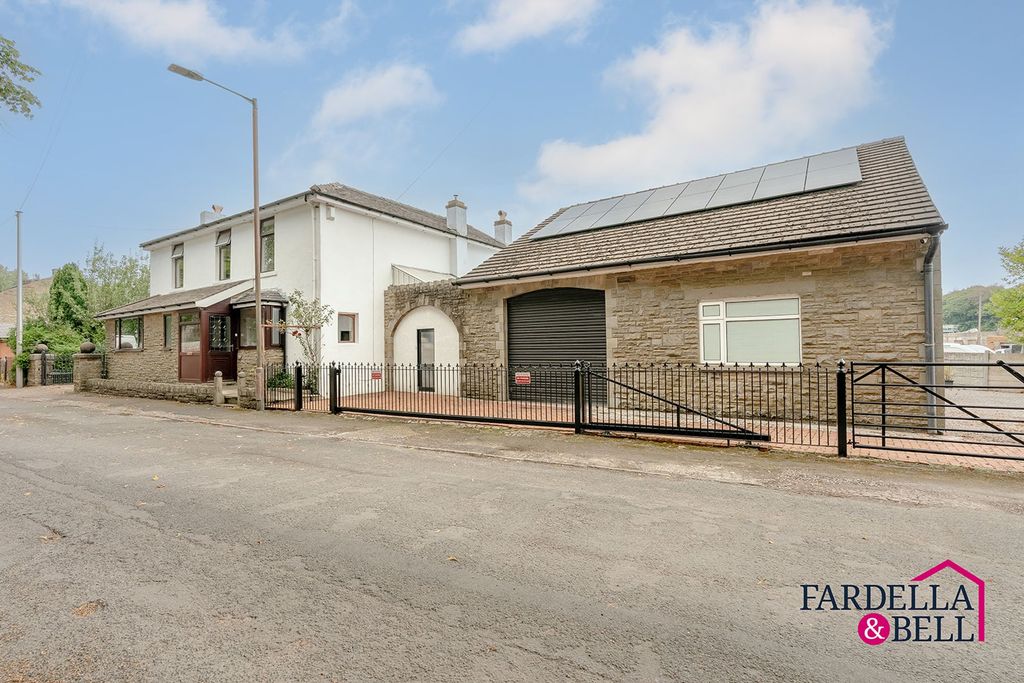 Property photo 1 of 27