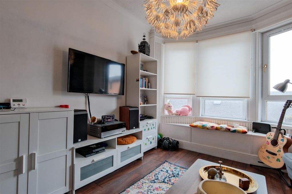 Property photo 2 of 12 Lounge