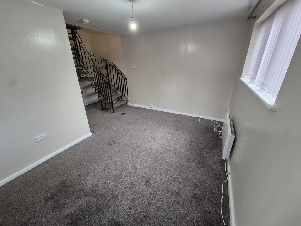 Property photo 2 of 7 Lounge