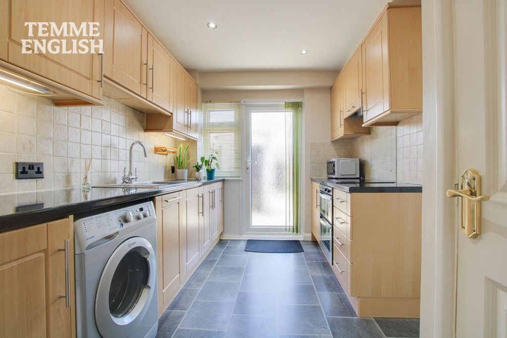 Property photo 2 of 26