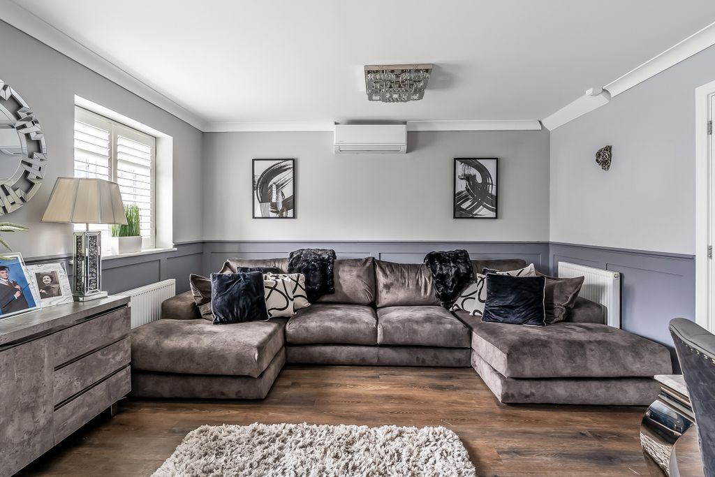 Property photo 2 of 22 4