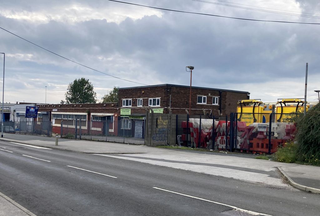 Property photo 1 of 2