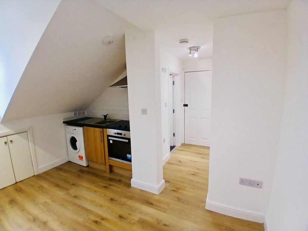 Property photo 1 of 8 1 Bed Studio To Rent Balaam Street, London E13 8Eb