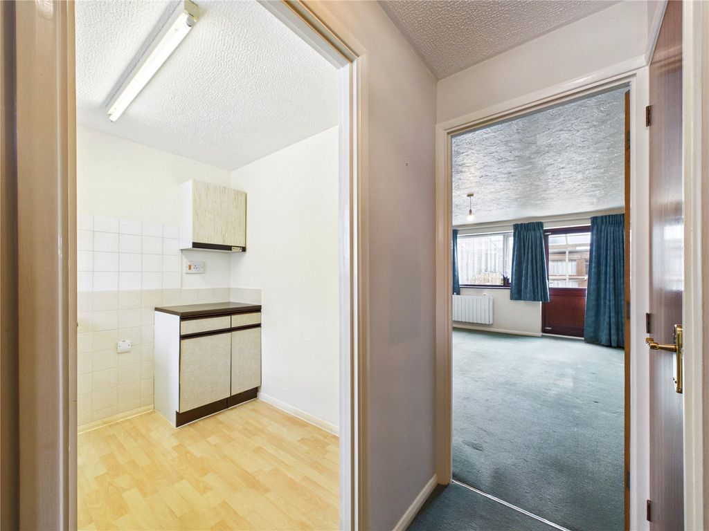 Property photo 2 of 18 Picture No. 15
