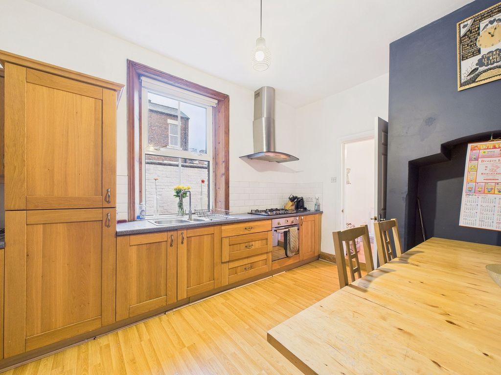 Property photo 2 of 10 Dining Kitchen