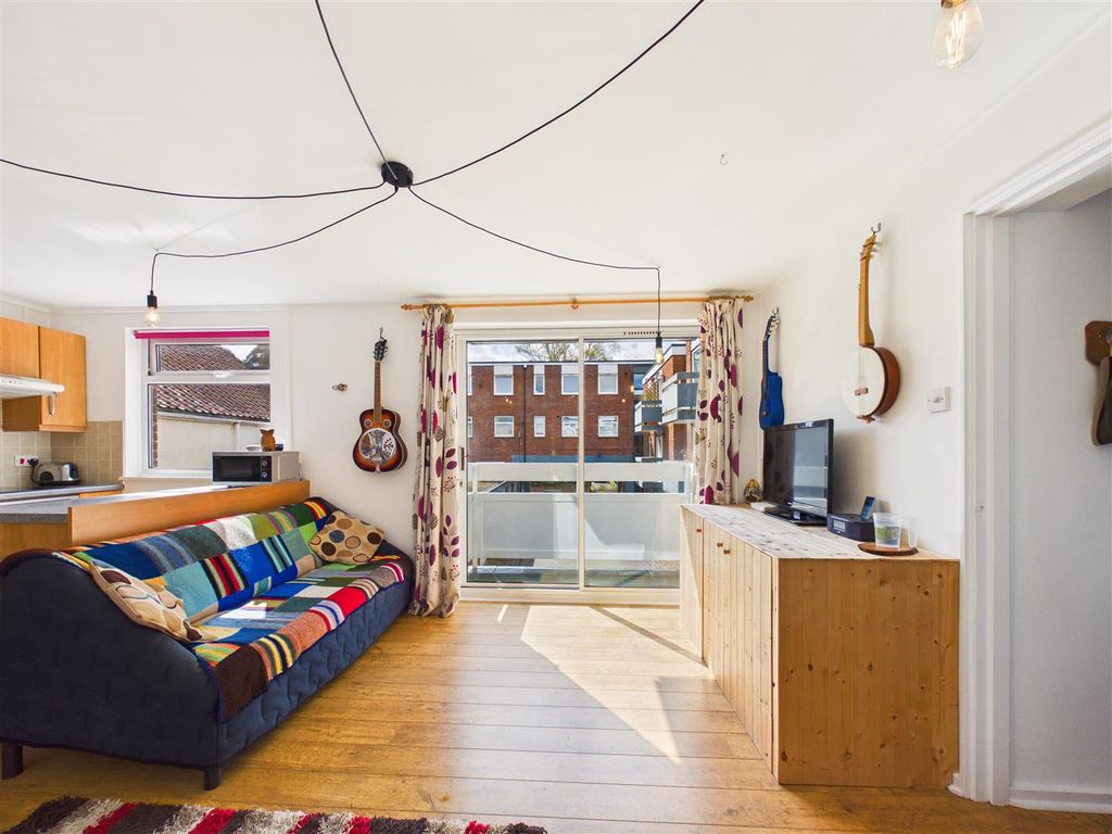 Property photo 3 of 13 Cam05193G0-Pr0139-Still008.Jpg