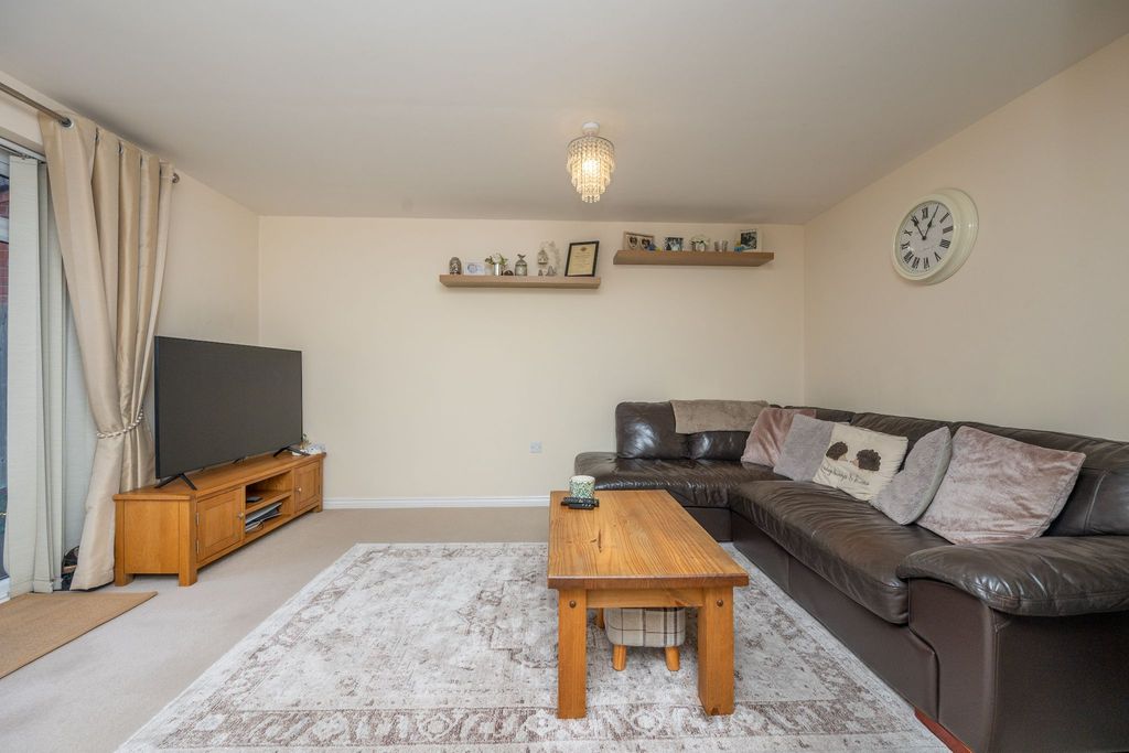 Property photo 3 of 20 Photograph 3