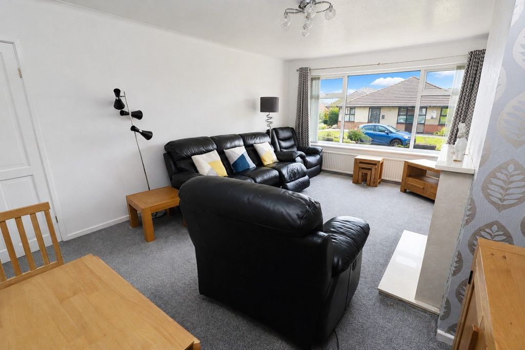 Property photo 2 of 32