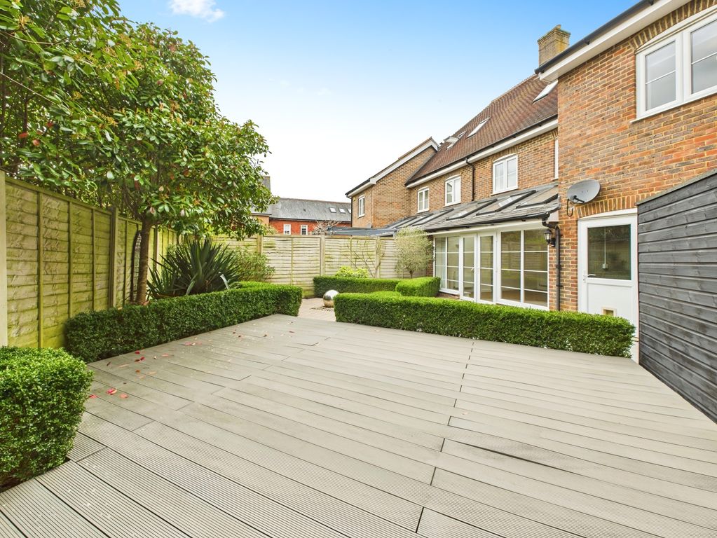 Additional image 9 of 4 bed semi-detached house to rentFarley Close, Wickhurst Green, Horsham, West Sussex RH12