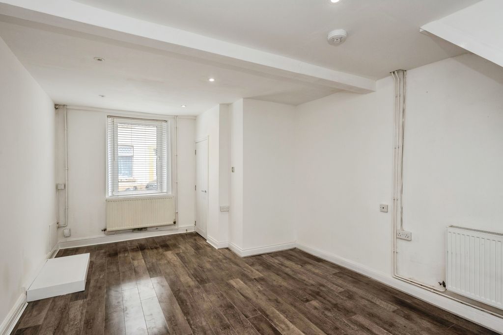 Property photo 2 of 20 Pbox-Img.Jpg
