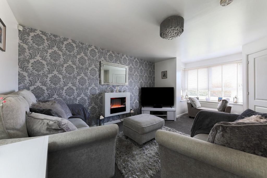 Property photo 2 of 18 Sitting Room.Jpg