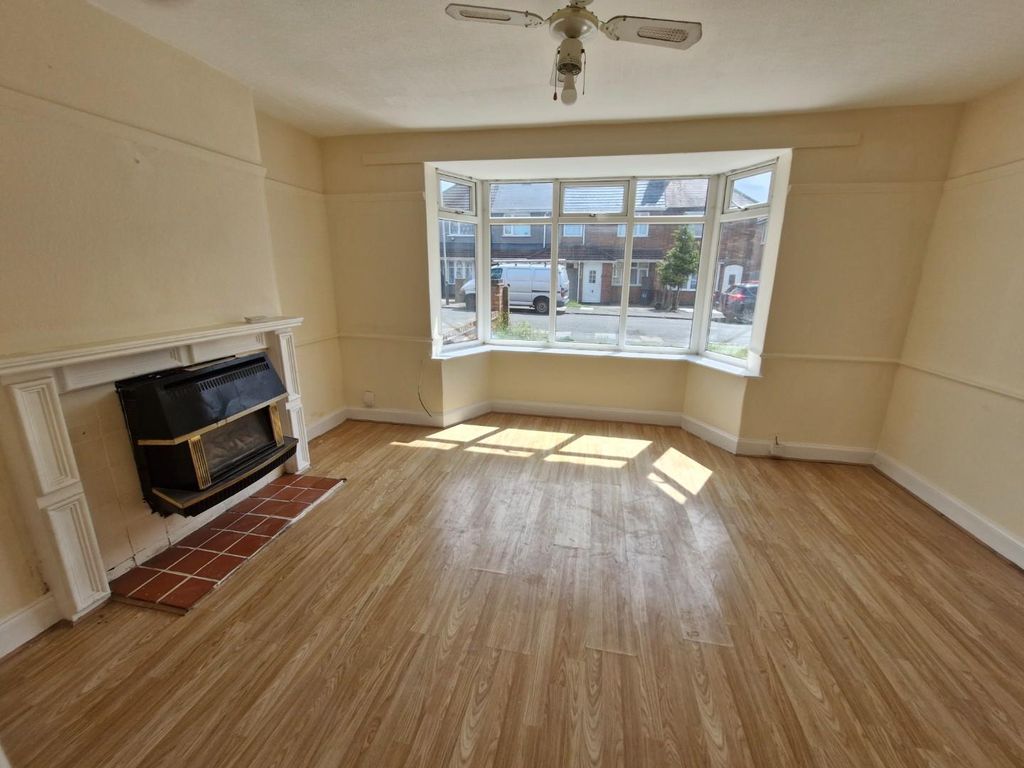 Property photo 1 of 6 Lounge