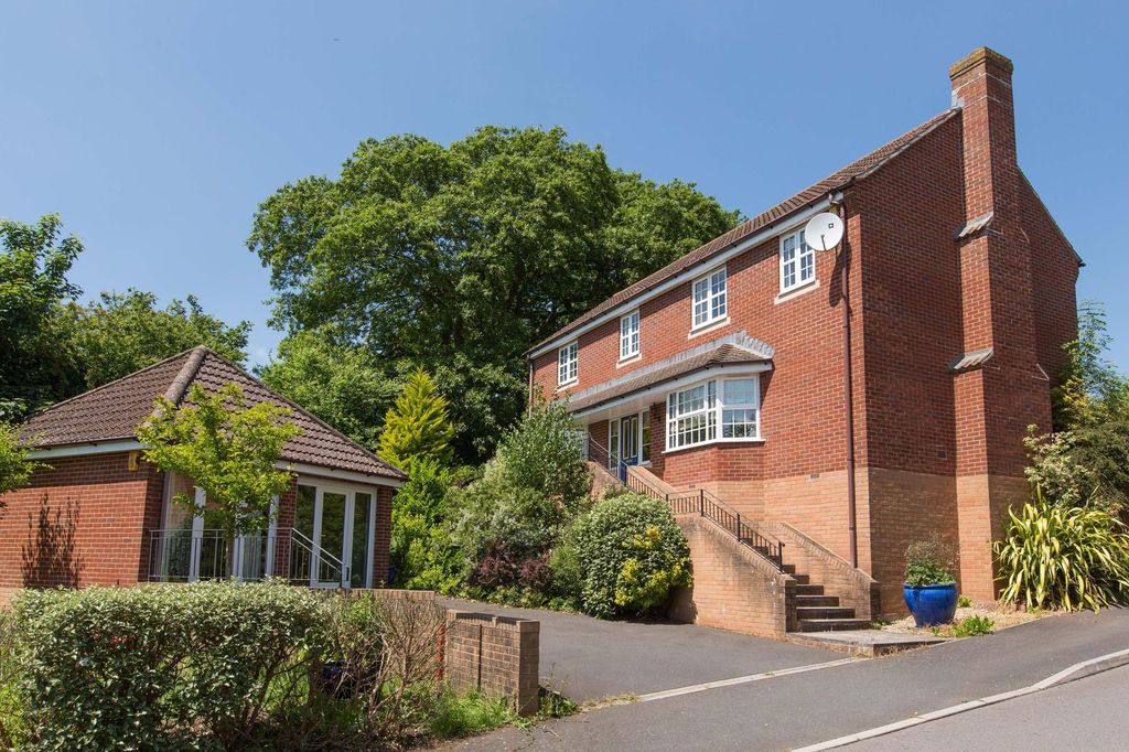 Property photo 1 of 39