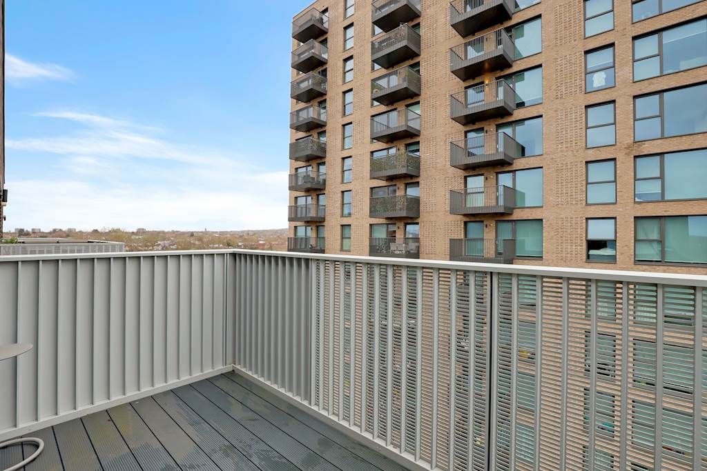 Property photo 3 of 8 11-E948Jhnhhrl - 803 Borsberry House - 31-Small