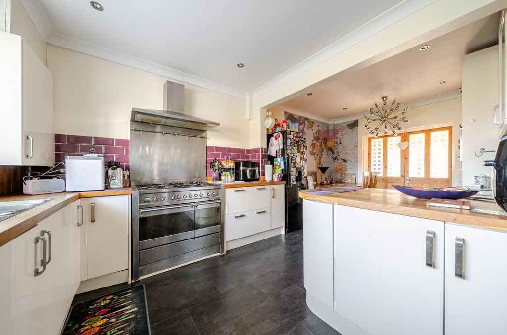 Property photo 3 of 11 1534507-7-6Ace56c...
