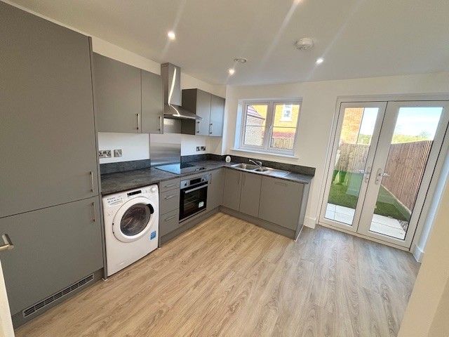 Property photo 3 of 9 Kitchen