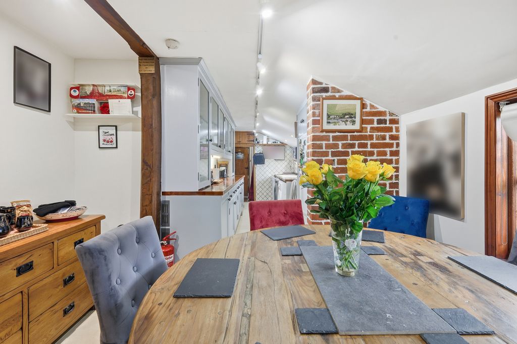 Property photo 3 of 31