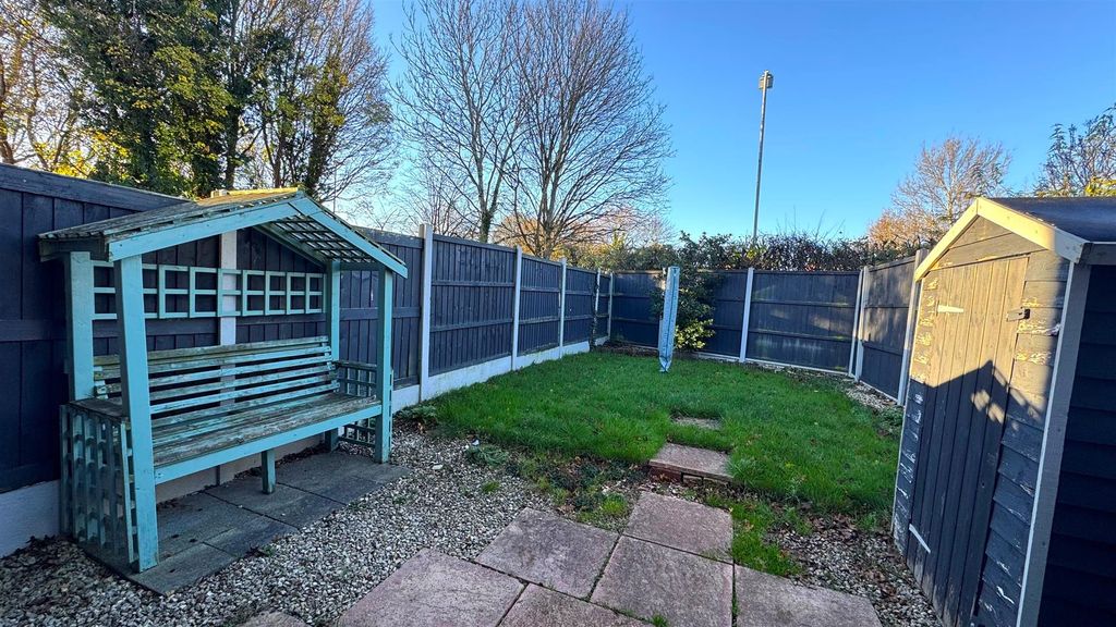 Property photo 3 of 13 Garden (1).Jpg