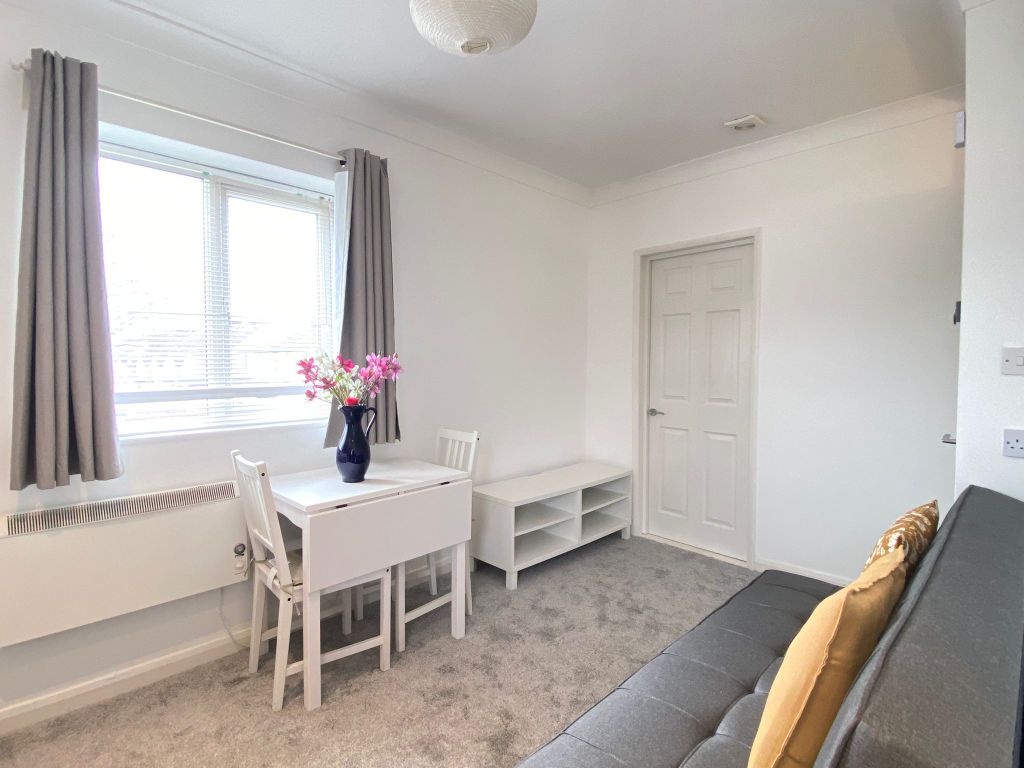 Property photo 3 of 8 Photo