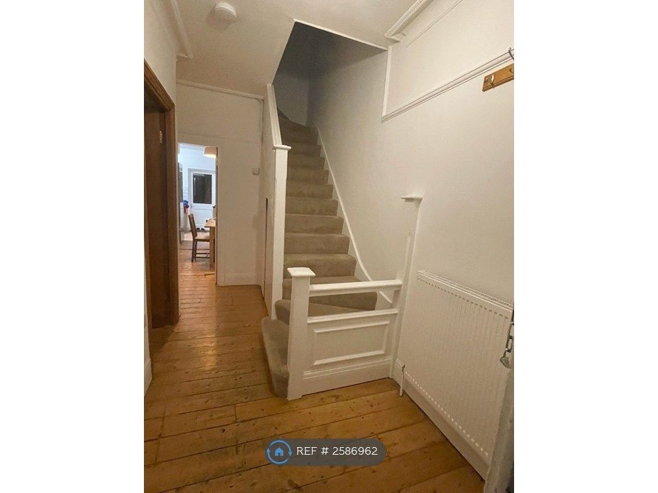 Property photo 2 of 11 Entrance Hallway