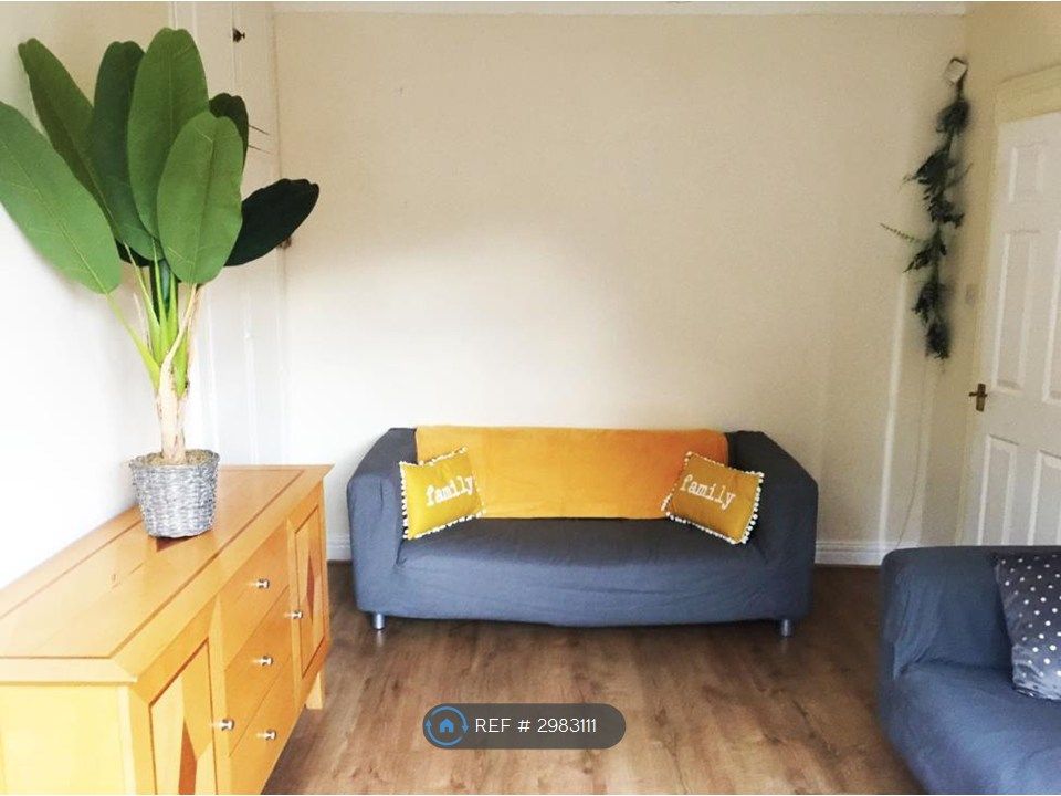 Property photo 3 of 10 Living Room