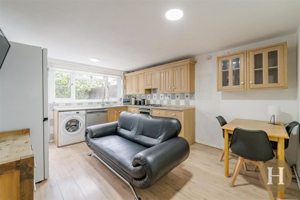 Property photo 2 of 18 Hadleigh Estate Agents-1.Jpg