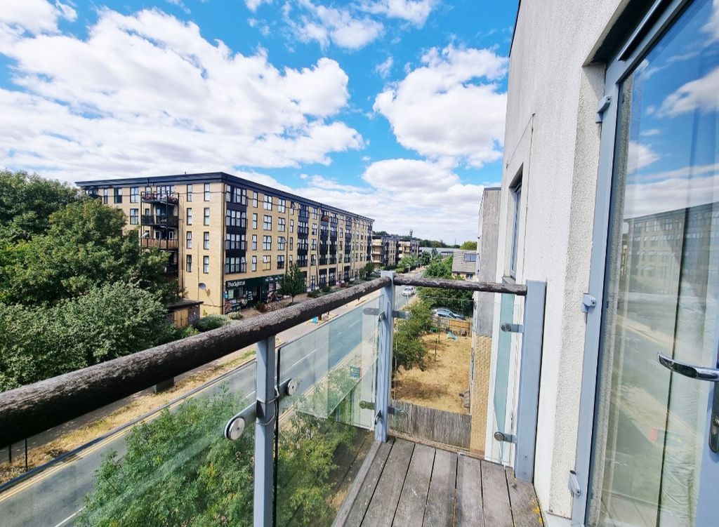 Property photo 3 of 11 Balcony