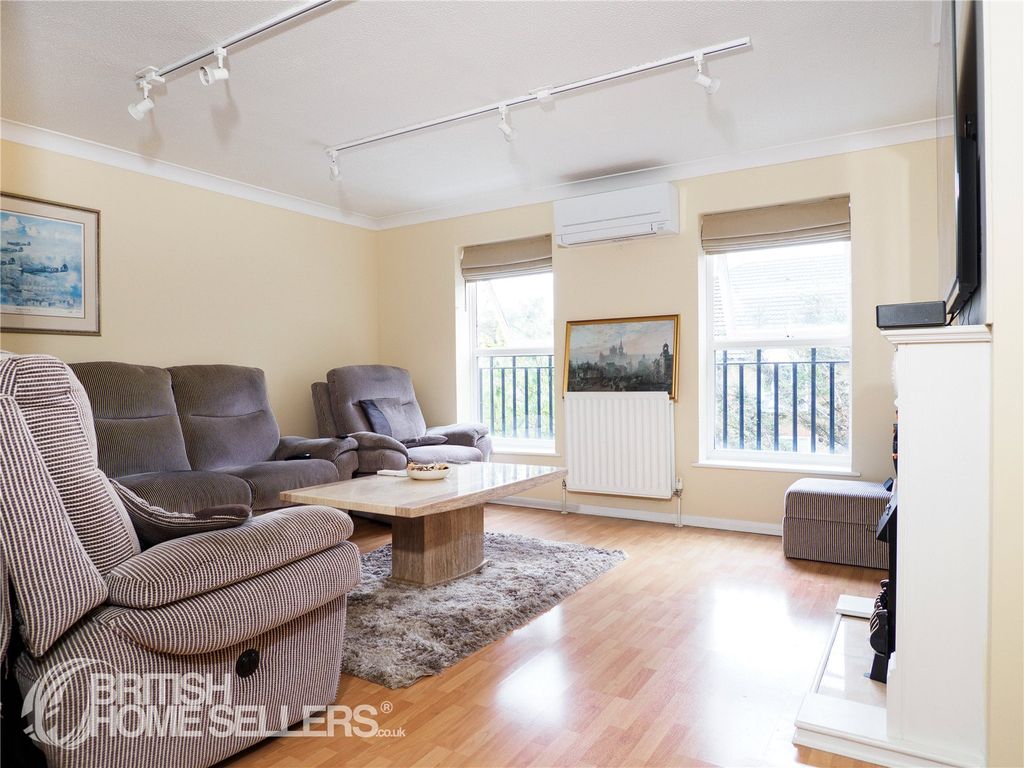 Property photo 2 of 19 Picture No. 35