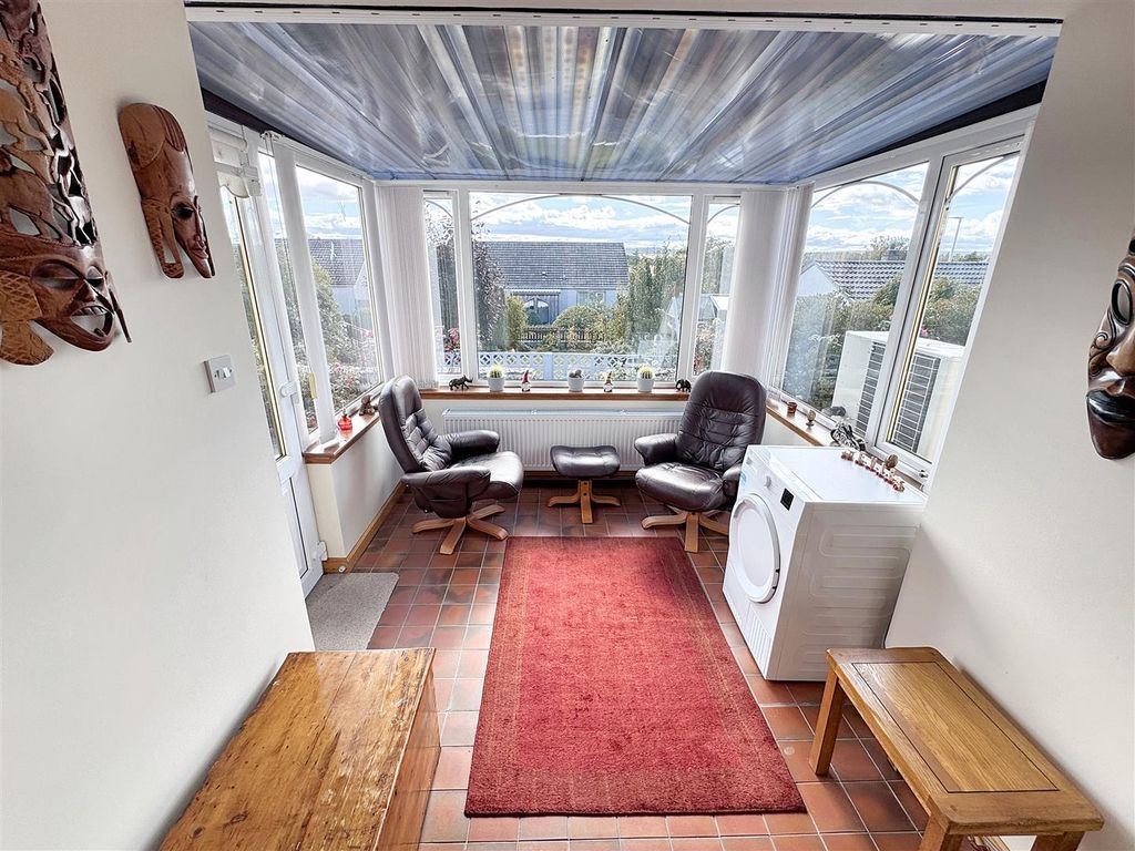 Property photo 2 of 32 Conservatory