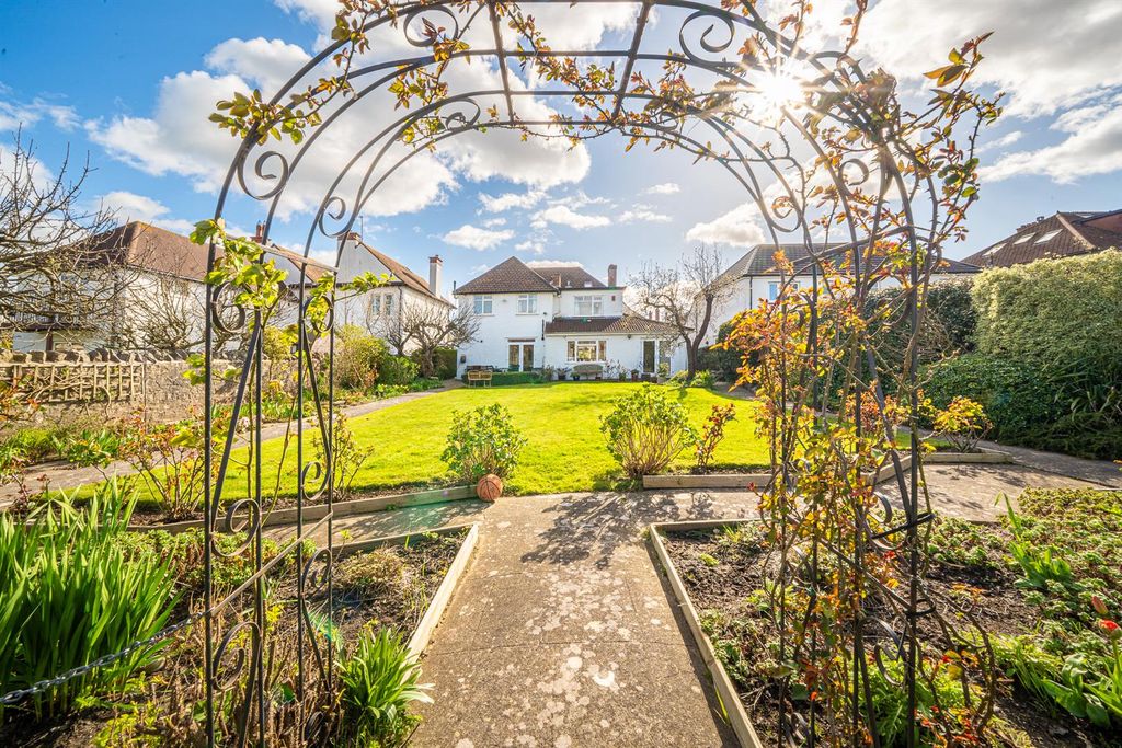 Property photo 3 of 23 Garden 3.Jpg