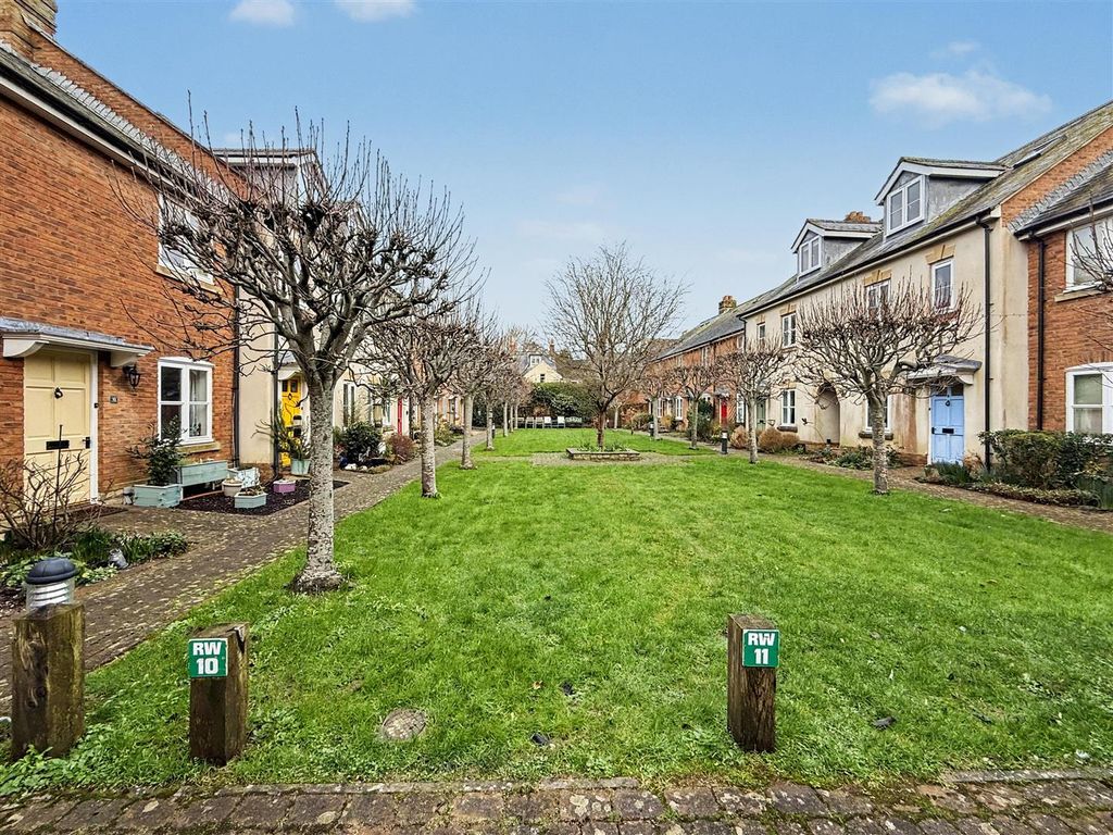 Property photo 2 of 11 Communal Area