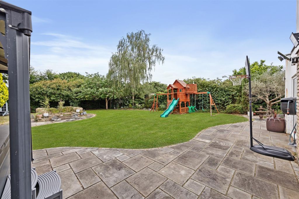 Property photo 3 of 42 Fieldonhouse05.Jpg