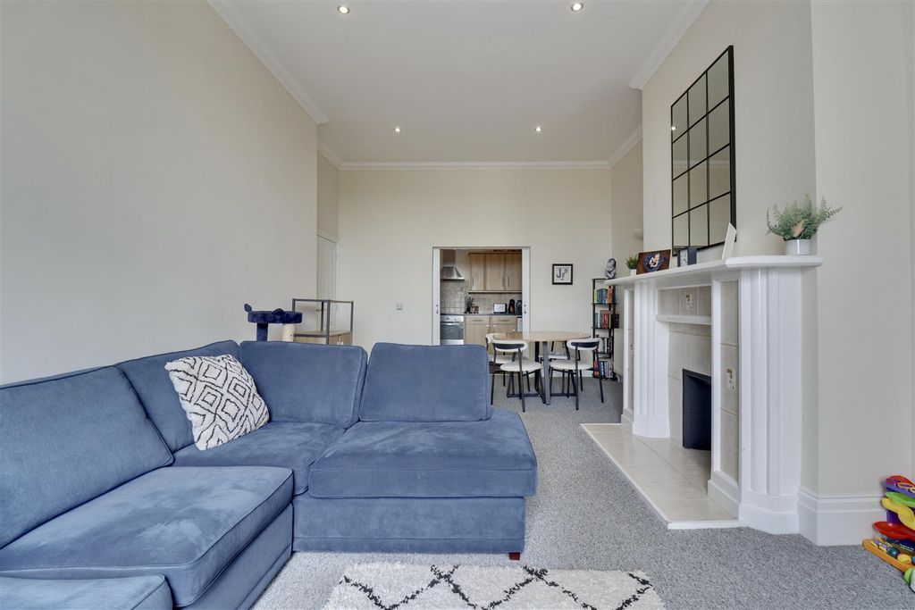 Property photo 2 of 17 E6224Efb-55B3-47Ea-B9Ab-9559D91Da1C5_1_201_A.Jpeg