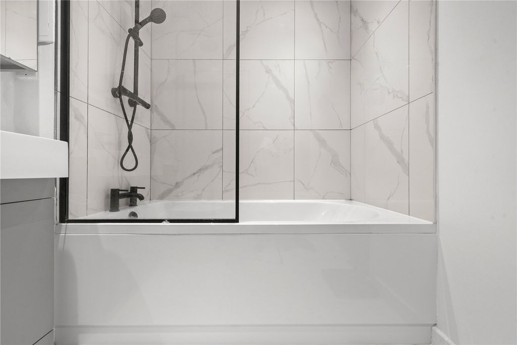 Property photo 3 of 18 Picture No. 24