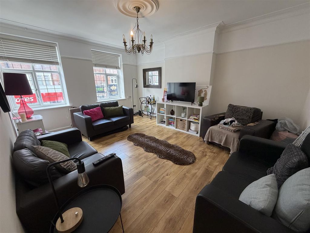 Property photo 1 of 18 Living Room