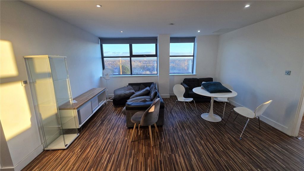 Property photo 1 of 14 Living Room