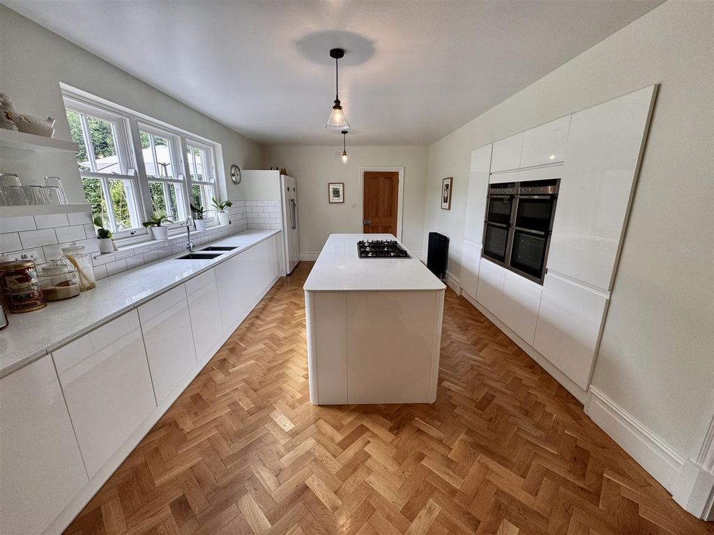 Property photo 3 of 31 Kitchen/Diner