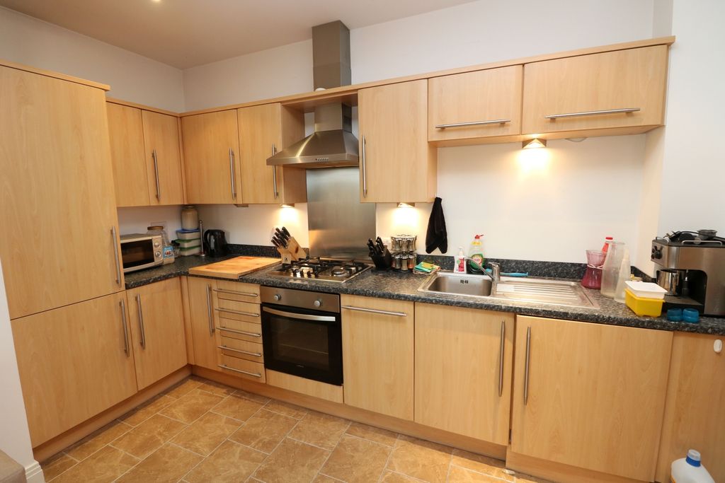Property photo 3 of 5 17 Manor Court Kit