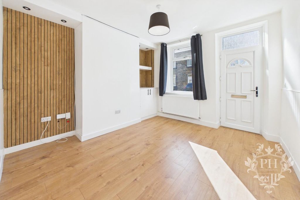 Property photo 2 of 9 Fca425215E1d4196B0Ac9010E8B86Fda_100_Cam02002G0-Pr