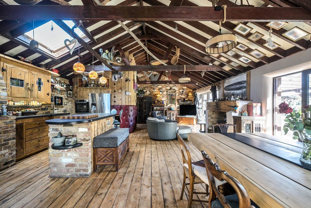 Property photo 2 of 24