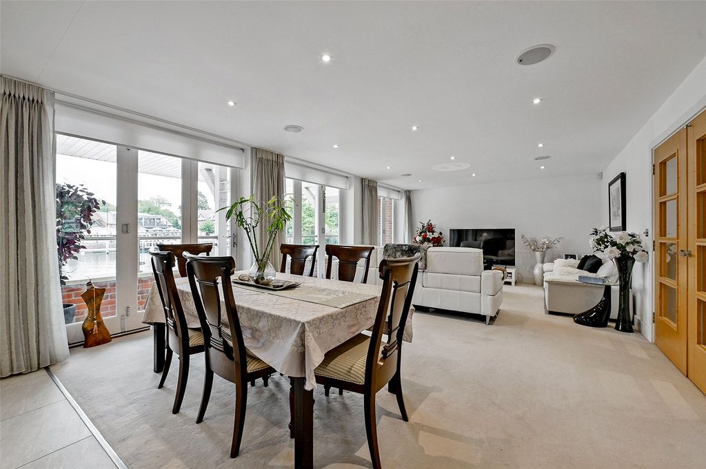 Property photo 3 of 20 Reception Room