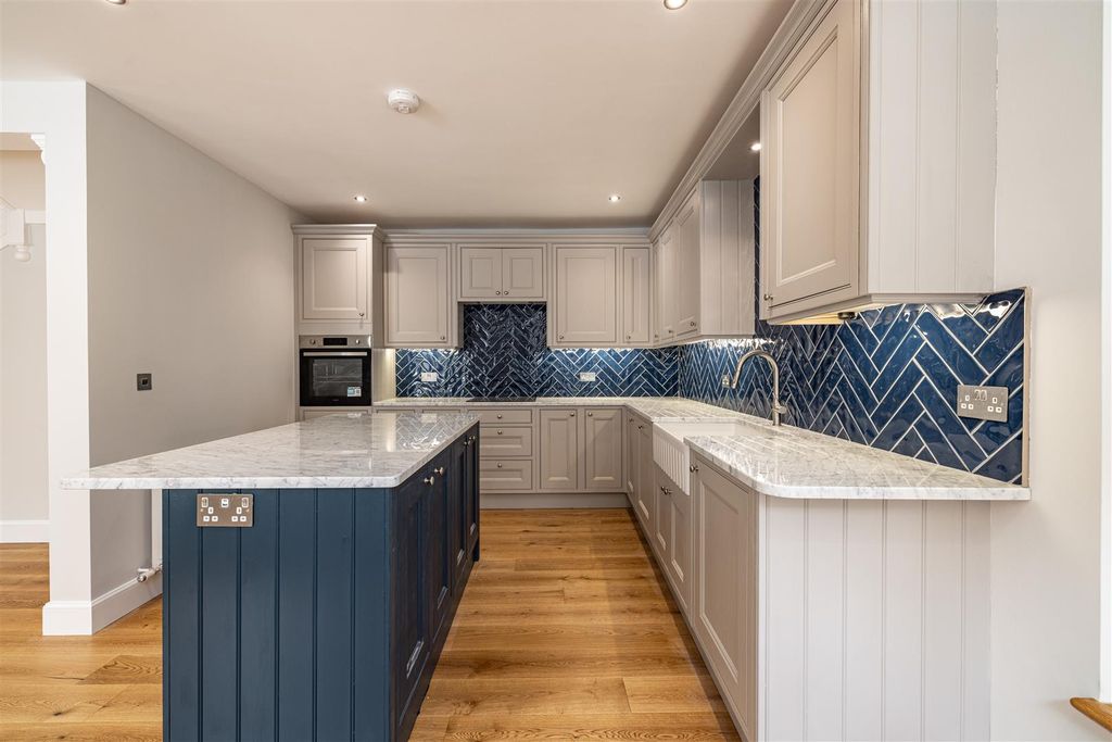 Property photo 3 of 20 14 Woodmarket Kelso 013.Jpg