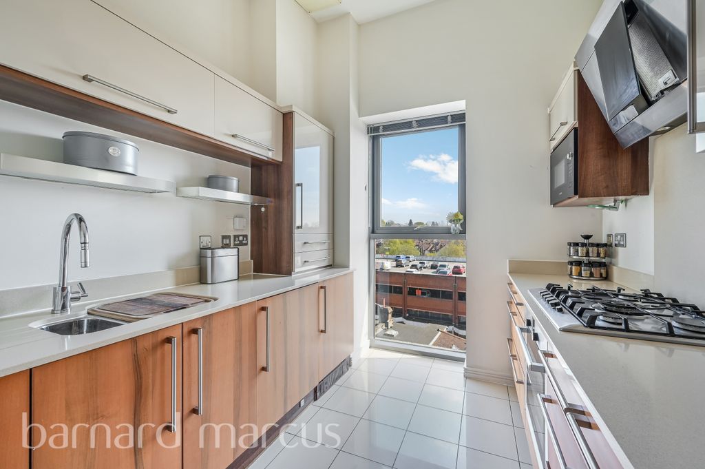 Property photo 3 of 8 Kitchen