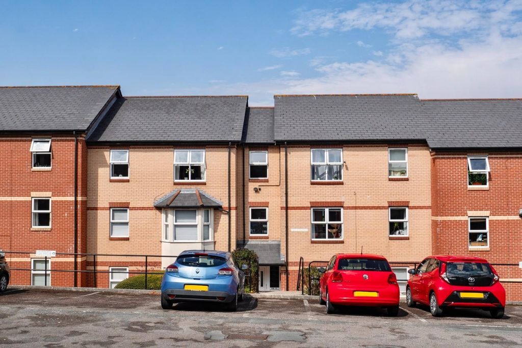 Property photo 1 of 2 Llys Yr Eglwys