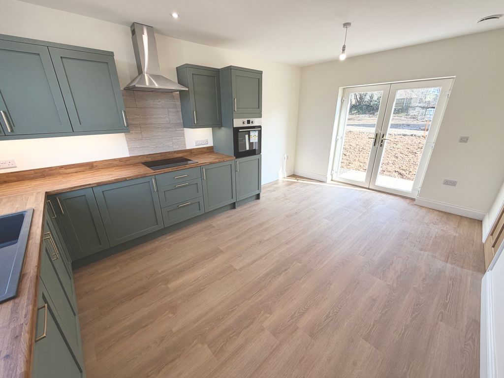 Property photo 3 of 18 Kitchen/Breakfast Room