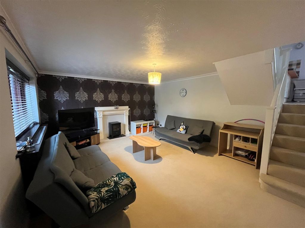 Property photo 2 of 13 Lounge 3.Jpg