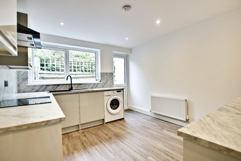 Property photo 1 of 9 2732980