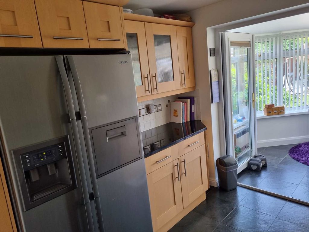 Property photo 3 of 20 Kitchen