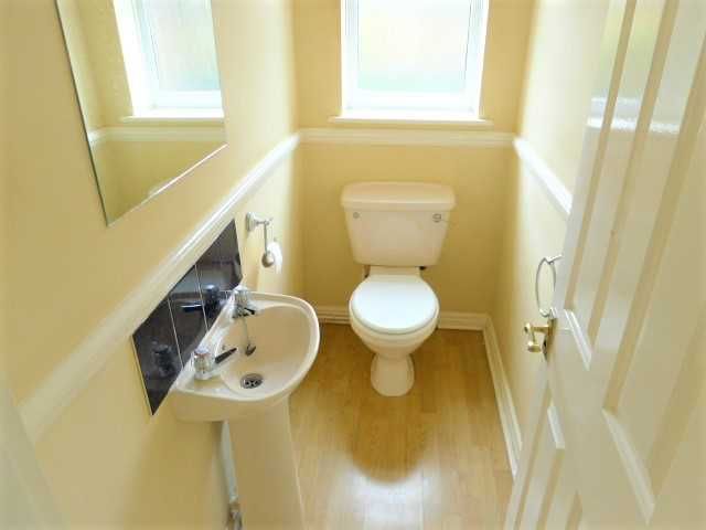 Property photo 2 of 12 Cloakroom