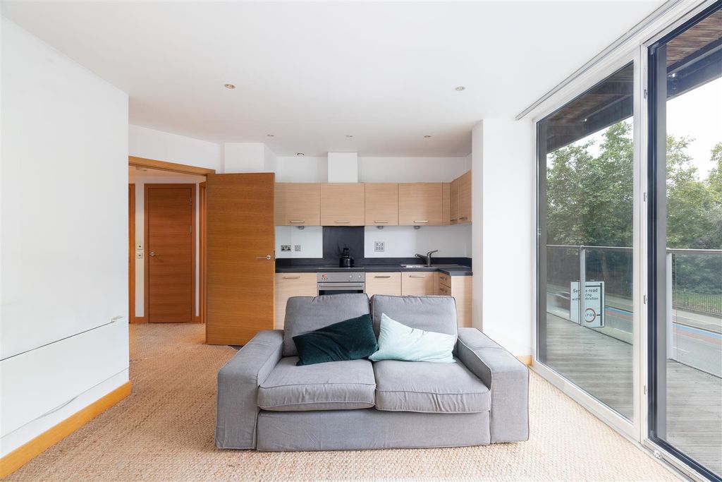 Property photo 2 of 13 Eustace 9 liv4.Jpg